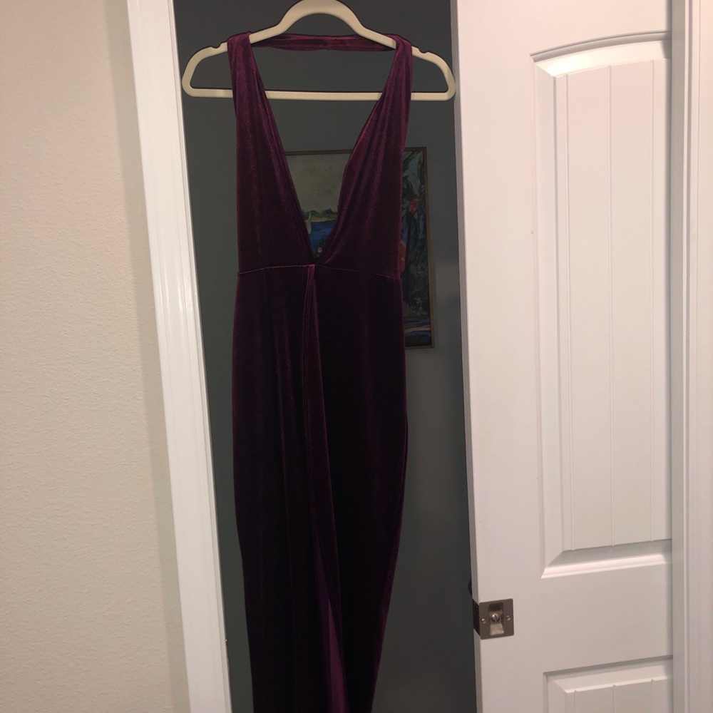 Maxi velvet halter-neck dress in plum color